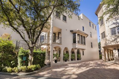 Comprar apartamento no Cloisters On The Bay 1204