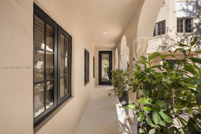 Comprar apartamento no Cloisters On The Bay 1204