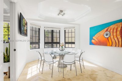 Comprar apartamento no Cloisters On The Bay 1204