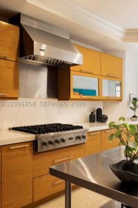 Comprar apartamento no Cloisters On The Bay 1204