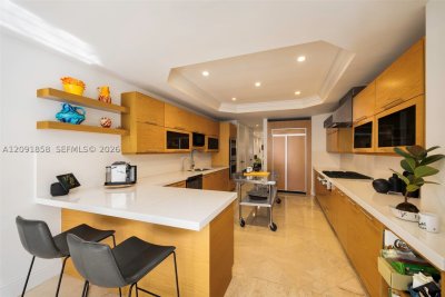 Comprar apartamento no Cloisters On The Bay 1204