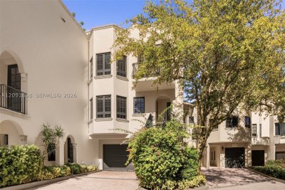 Comprar apartamento no Cloisters On The Bay 1204