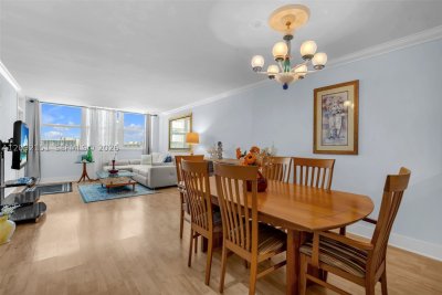 Comprar apartamento no Plaza Towers South PH3