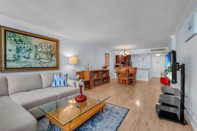 Comprar apartamento no Plaza Towers South PH3