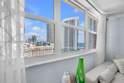 Comprar apartamento no Plaza Towers South PH3