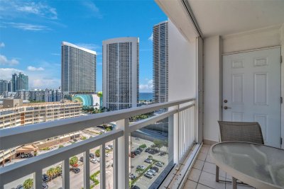 Plaza Towers South Apt #PH3