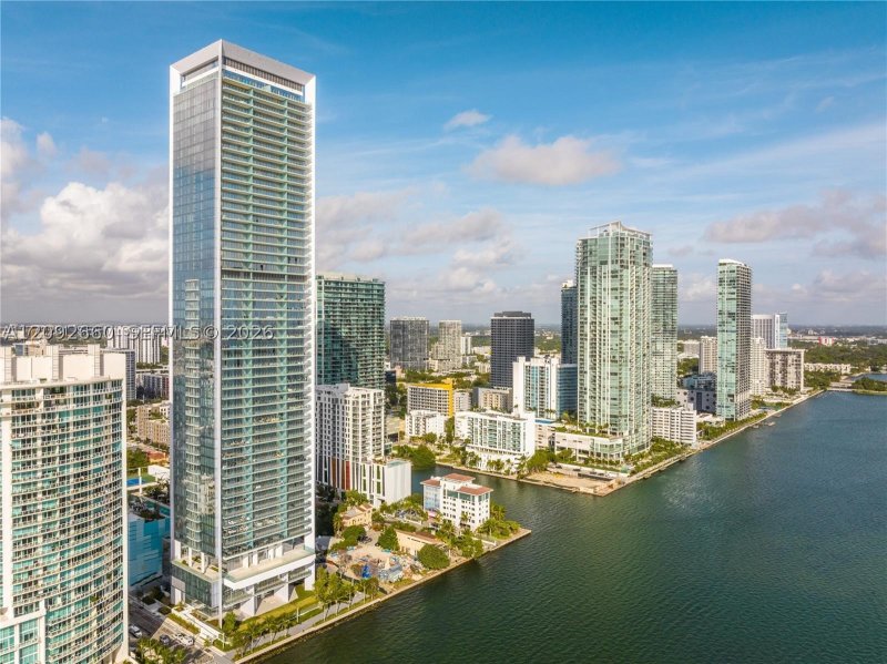 Comprar apartamento no Missoni Baia 901