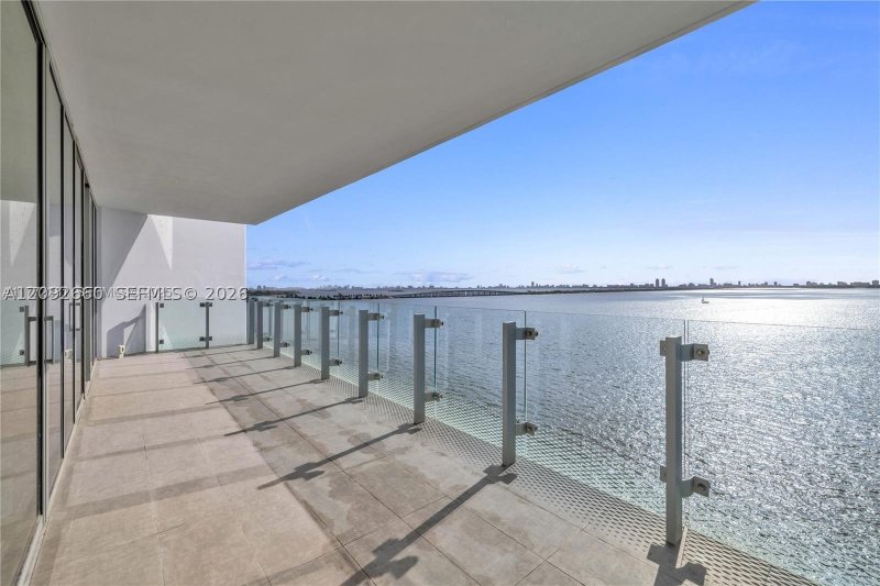 Comprar apartamento no Missoni Baia 901