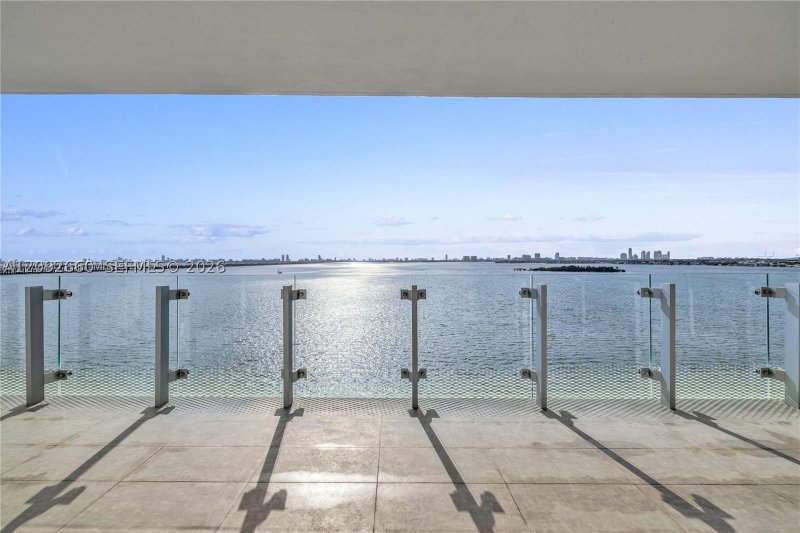 Comprar apartamento no Missoni Baia 901