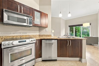 Comprar apartamento no Turnberry Village South 116