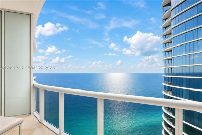 Comprar apartamento no Trump Tower Three 4007