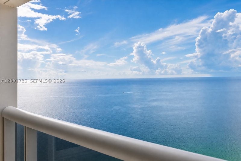 Comprar apartamento no Trump Tower Three 4007