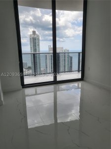 Comprar apartamento no Brickell Heights East 4303