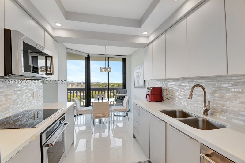 Condo for sale at 2000 Williams Island 808
