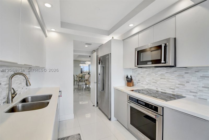 Condo for sale at 2000 Williams Island 808