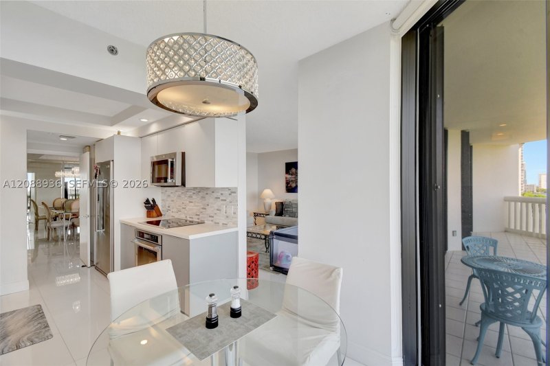 Condo for sale at 2000 Williams Island 808