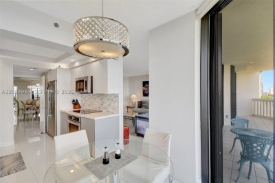 Comprar apartamento no 2000 Williams Island 808
