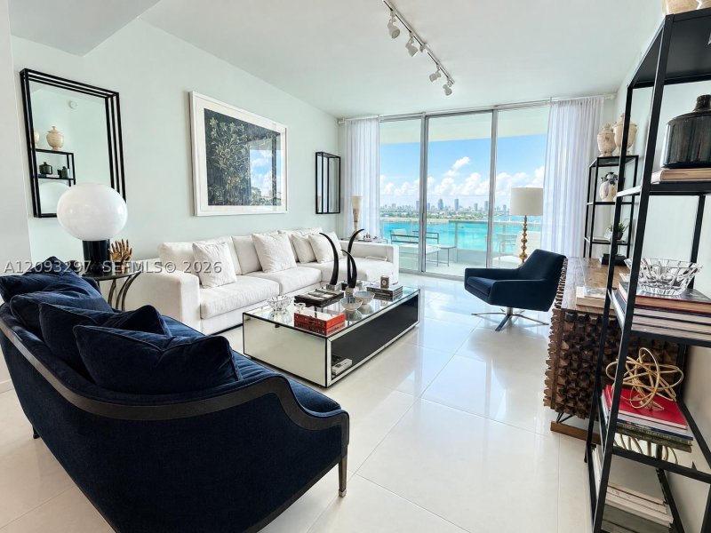 Apartment for rent at 900 Biscayne 2702