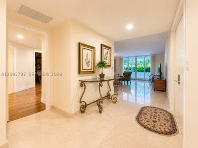 Comprar apartamento no Ocean Tower One 202
