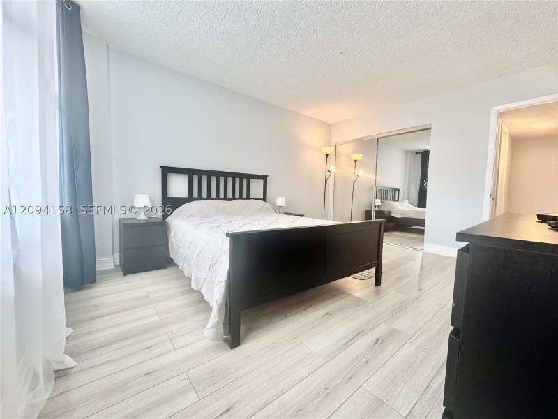 Apartment for rent at Hallmark of Hollywood 525