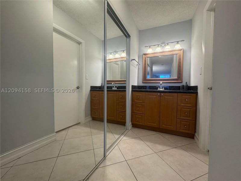Apartment for rent at Hallmark of Hollywood 525
