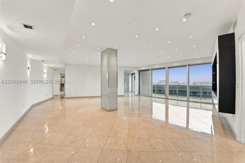 Condo for sale at Majestic Tower 1508