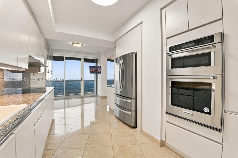 Condo for sale at Majestic Tower 1508