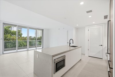2200 Brickell Apt #301