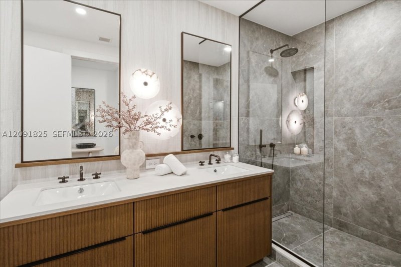 Condo for sale at 2200 Brickell GV04