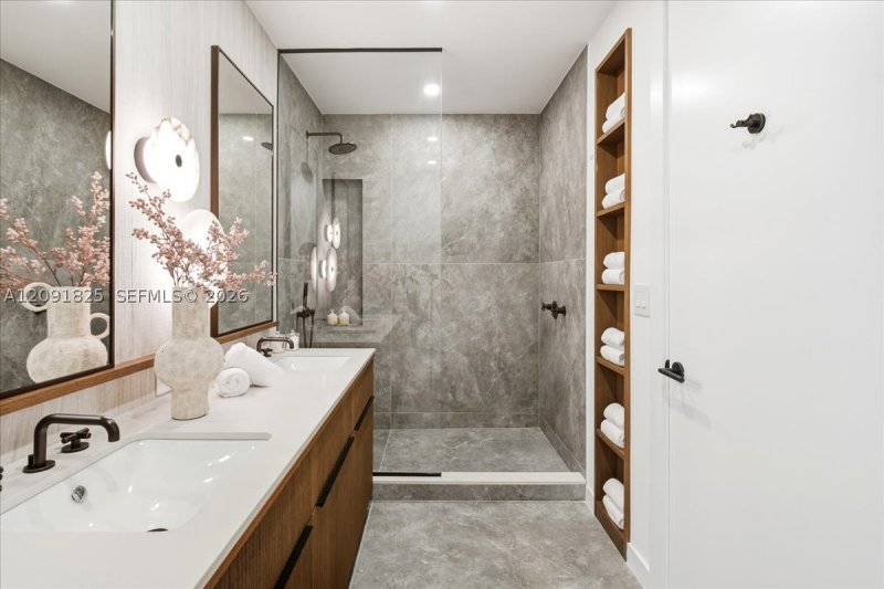 Condo for sale at 2200 Brickell GV04