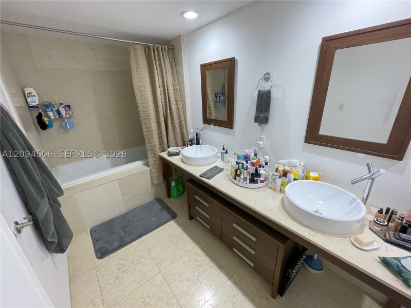 Apartment for rent at Icon Brickell Tower I 2114