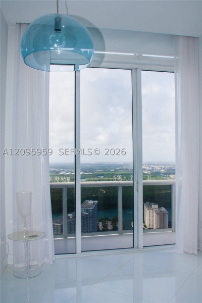 Comprar apartamento no Trump Tower Three 4306