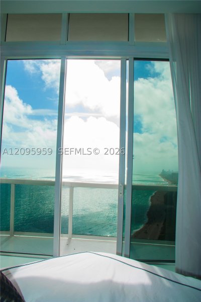 Comprar apartamento no Trump Tower Three 4306
