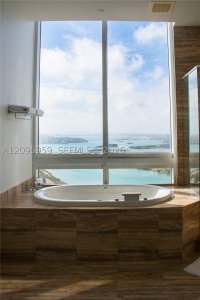 Comprar apartamento no Trump Tower Three 4306