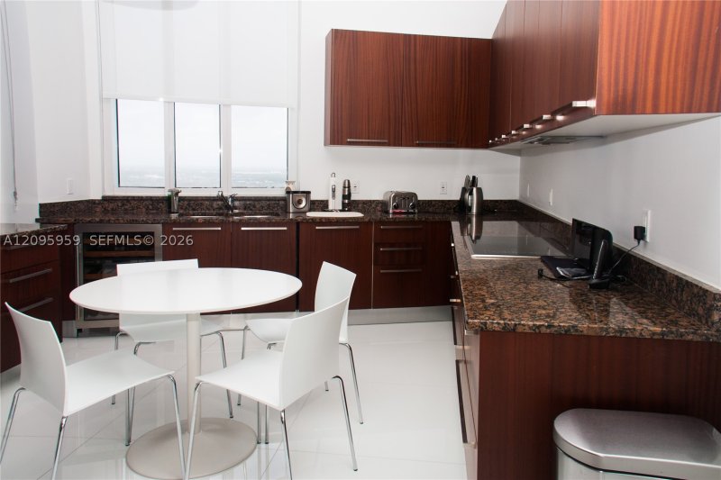 Comprar apartamento no Trump Tower Three 4306