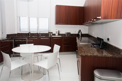 Comprar apartamento no Trump Tower Three 4306