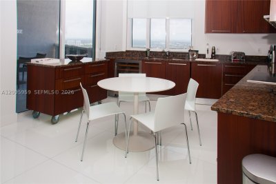 Comprar apartamento no Trump Tower Three 4306