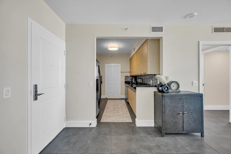 Comprar apartamento en 350 Las Olas Place 1980