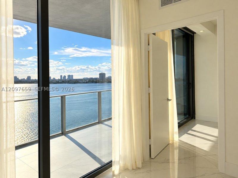 Alquiler de apartamento en Aria Reserve Miami 1204