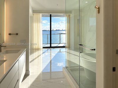 Alquiler de apartamento en Aria Reserve Miami 1204