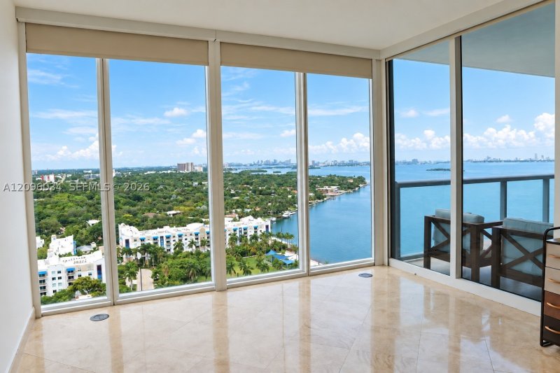 Comprar apartamento en Blue Condominium 2004