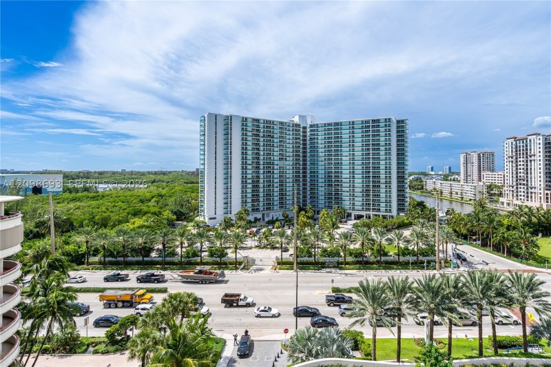 Condo for sale at Ritz Carlton Residences Sunny Isles 705