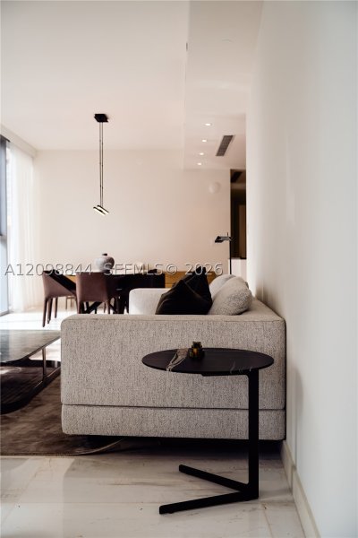 Alquiler de apartamento en Aston Martin Residences 804W
