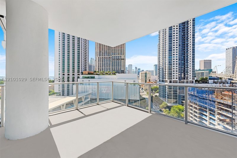 Aluguel de apartamento no Paramount Miami WorldCenter 1012
