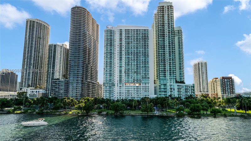 Condo for sale at 1800 Club 4006