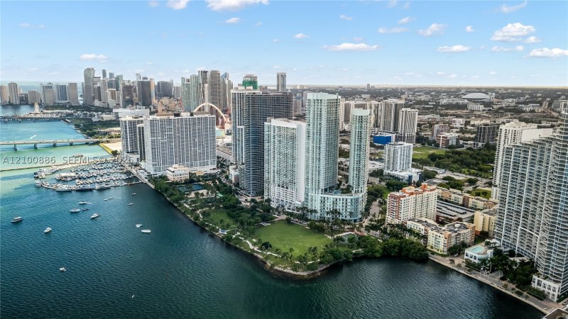 Condo for sale at 1800 Club 4006