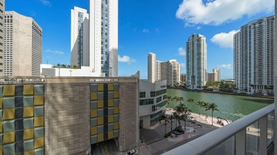 Aluguel de apartamento no Aston Martin Residences L-832
