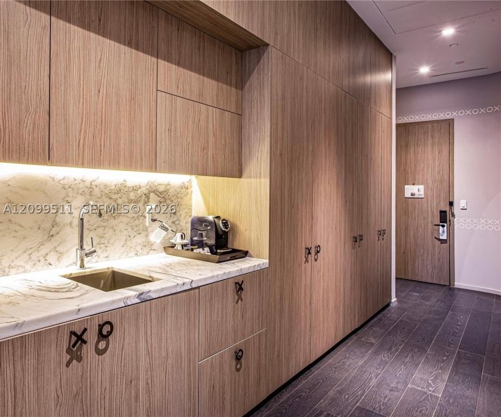 Condo for sale at SLS Lux Brickell 704