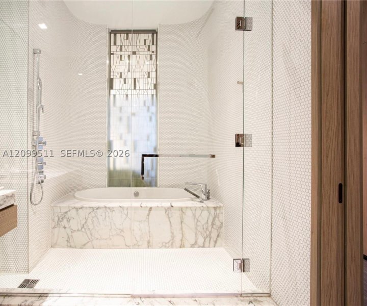 Condo for sale at SLS Lux Brickell 704