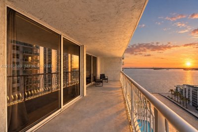 The Club At Brickell Bay Apt #1907